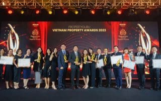 Đại diện CLD nhận giải thưởng Nhà phát triển bất động sản xuất sắc, tại giải thưởng bất động sản Việt Nam PropertyGuru 2023.